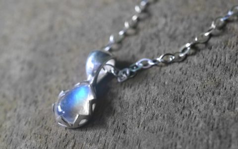 Moonstone Grandness: Investigating the Immortal Allure of Moonstone Jewelry With regards to Zodiac, Birthstone, and Astrology