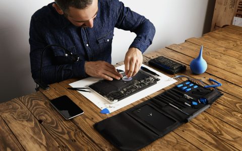 Top Mistakes to Avoid in DIY Laptop Screen Repair